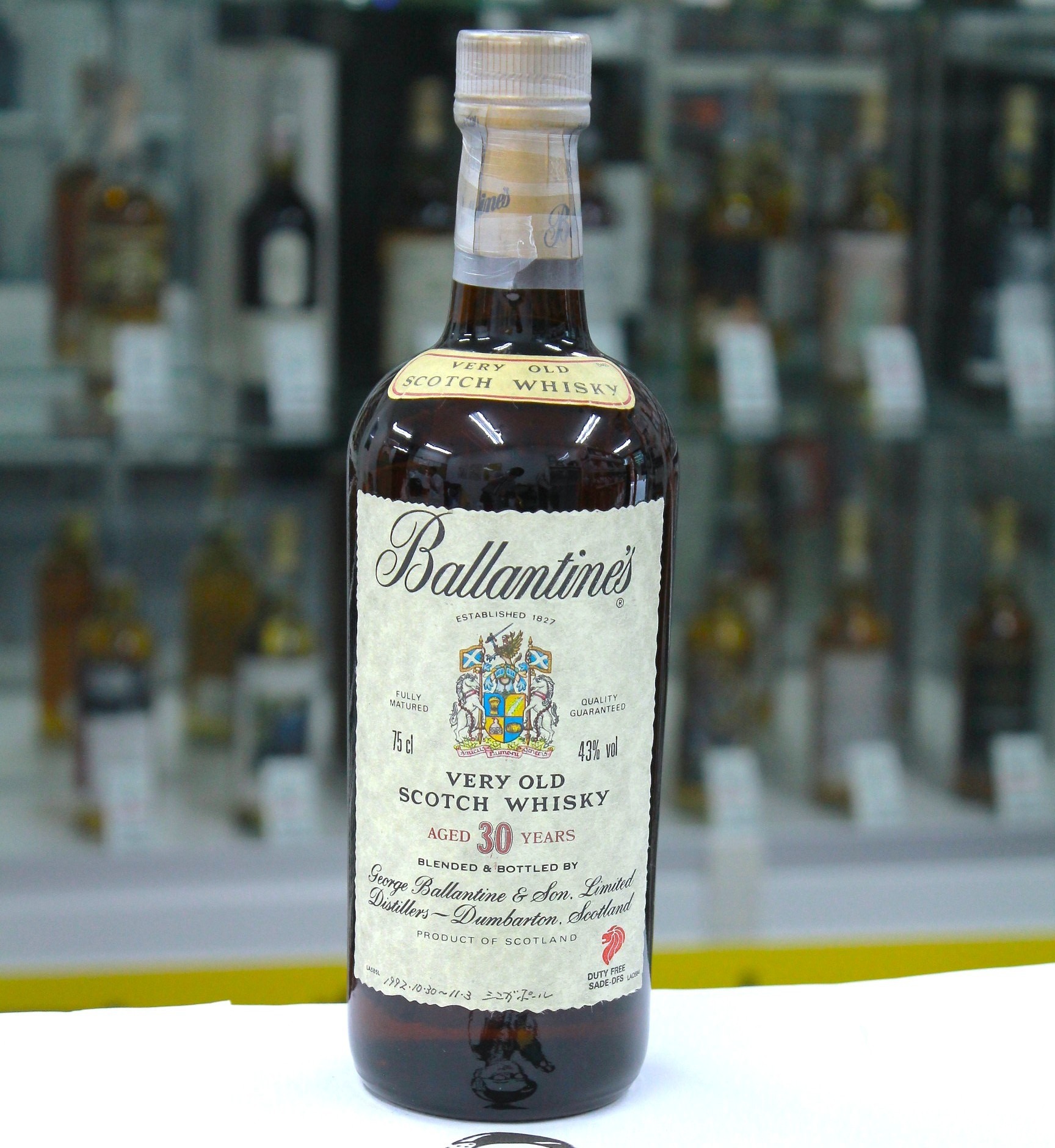 バランタイン30年　古酒　レア バランタイン30年（Ballantine's Aged 30years） - シガーバー