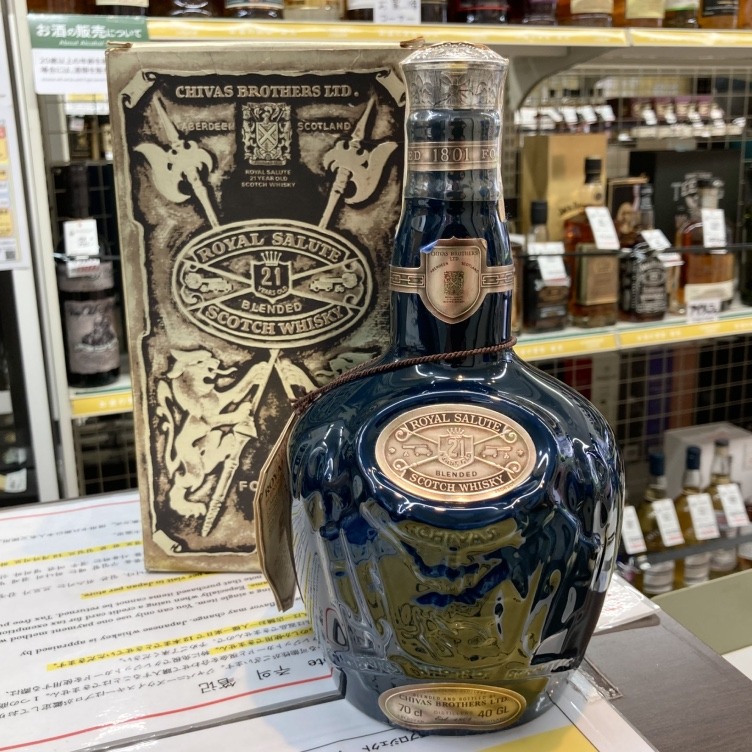 ロイヤルサルート 21年 青陶器 旧ボトル 1260g | お酒買取専門店